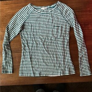 Thyme and Honey Women’s Long Sleeve Tee. Size small.